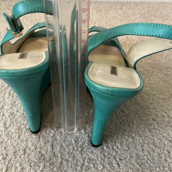 Max Studio mint green leather platform. - Picture 3 of 12